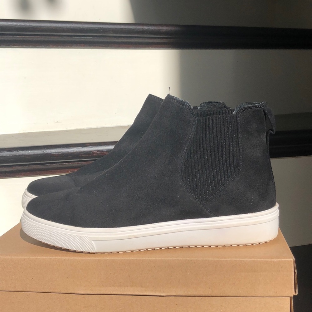STEVE MADDEN black suede sneakers
